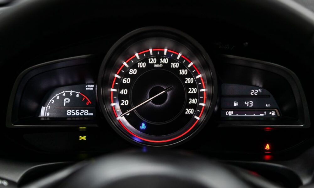 Il calcolo del consumo della benzina per km da km/l a l/100 km per