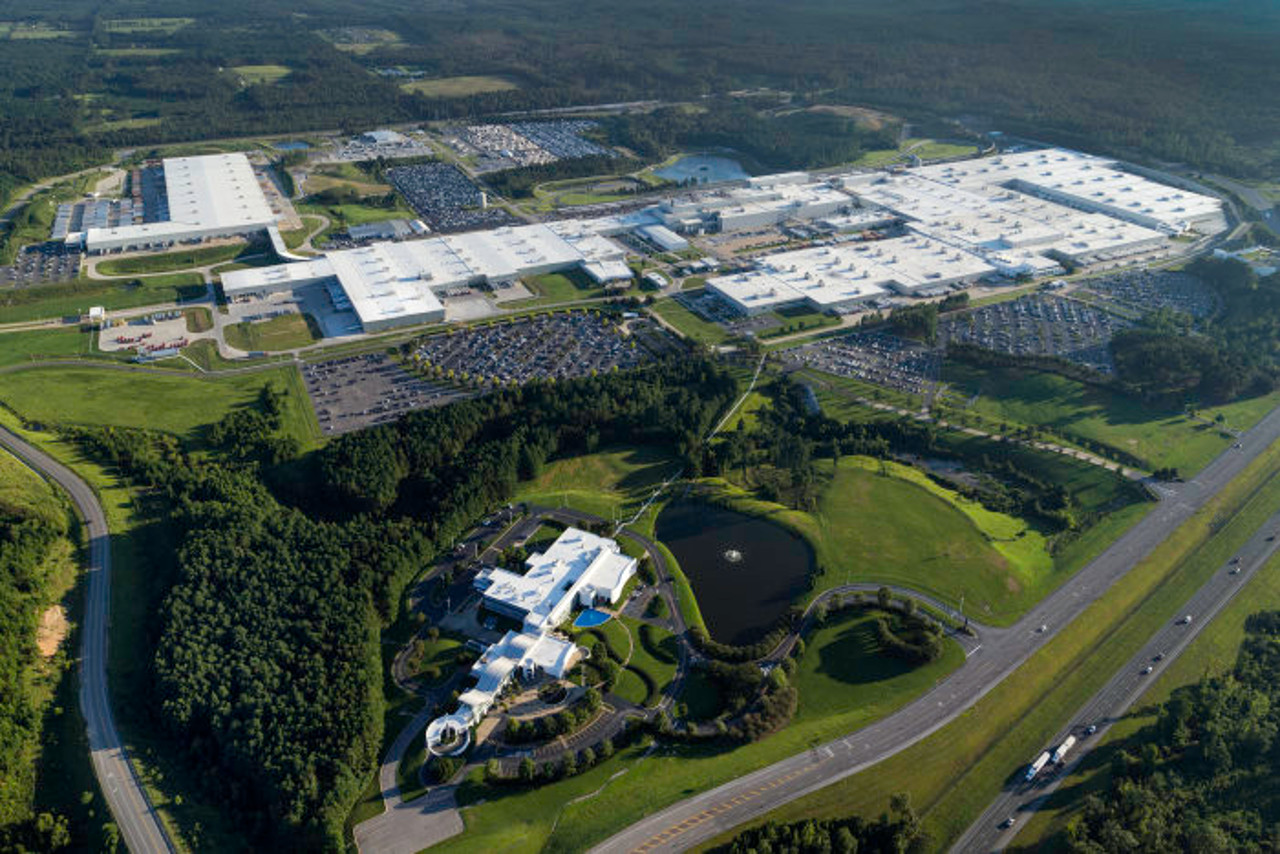Auto elettriche: Daimler investirà 1 miliardo nella fabbrica delle Mercedes EQ