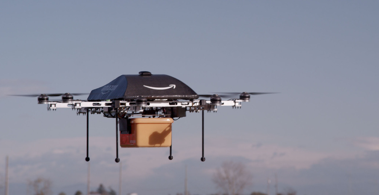 Auto elettriche, Amazon le ricaricherà con i droni?