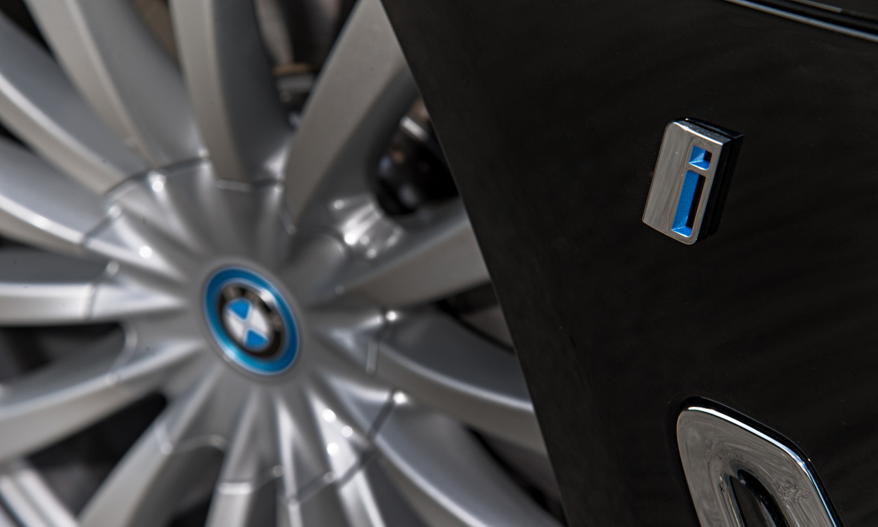 Auto elettriche e ibride, BMW ne vende 10 mila a settembre