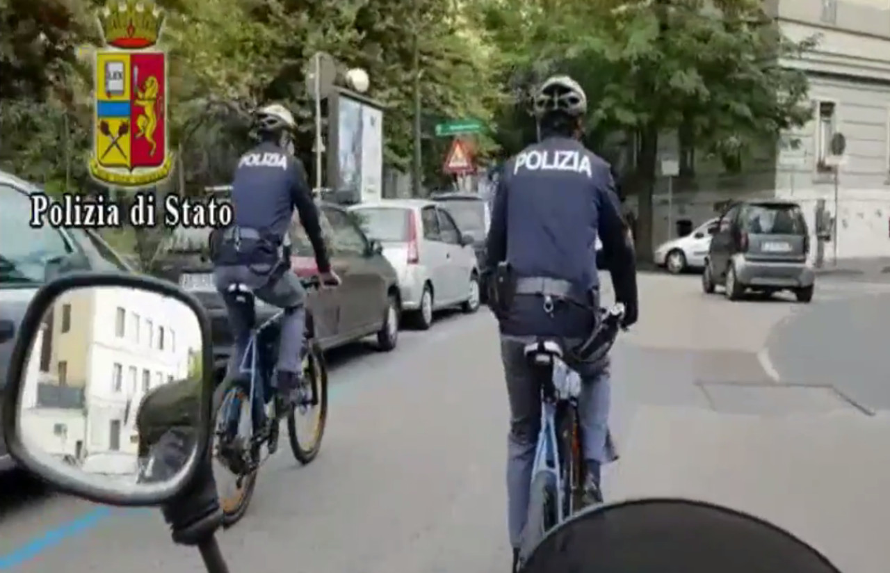 Polizia di prossimità in bicicletta a Napoli
