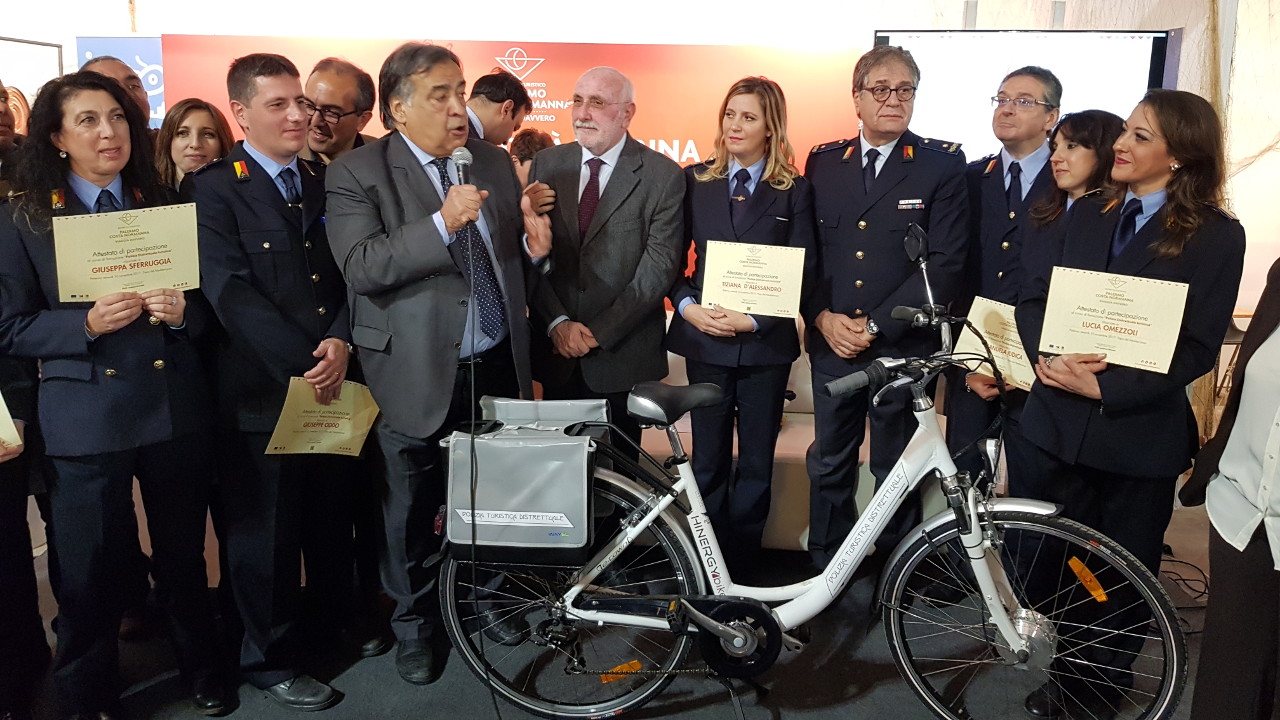 palermo polizia turistica in e-bike