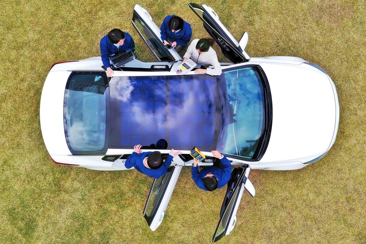 Auto elettriche Hyunday Kia pannelli fotovoltaici sul tetto