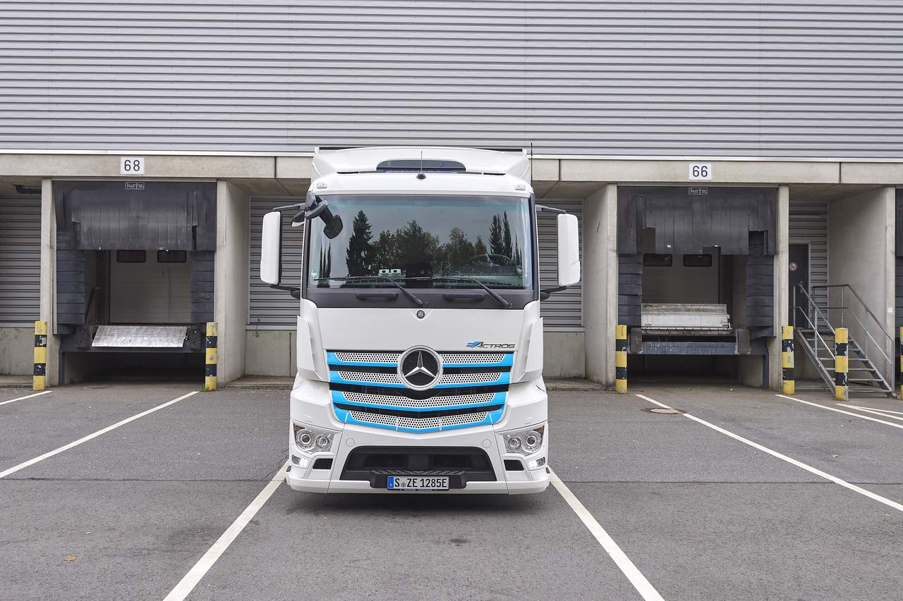 Camion elettrici Mercedes eActros