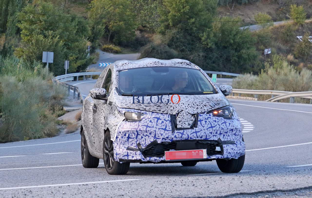 Auto elettriche: Renault Zoe, foto spia della seconda generazione