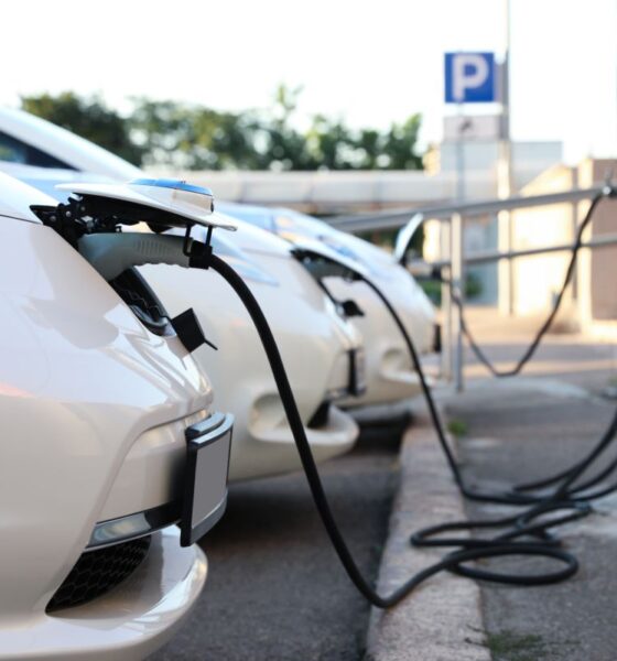 Auto elettrica in ricarica