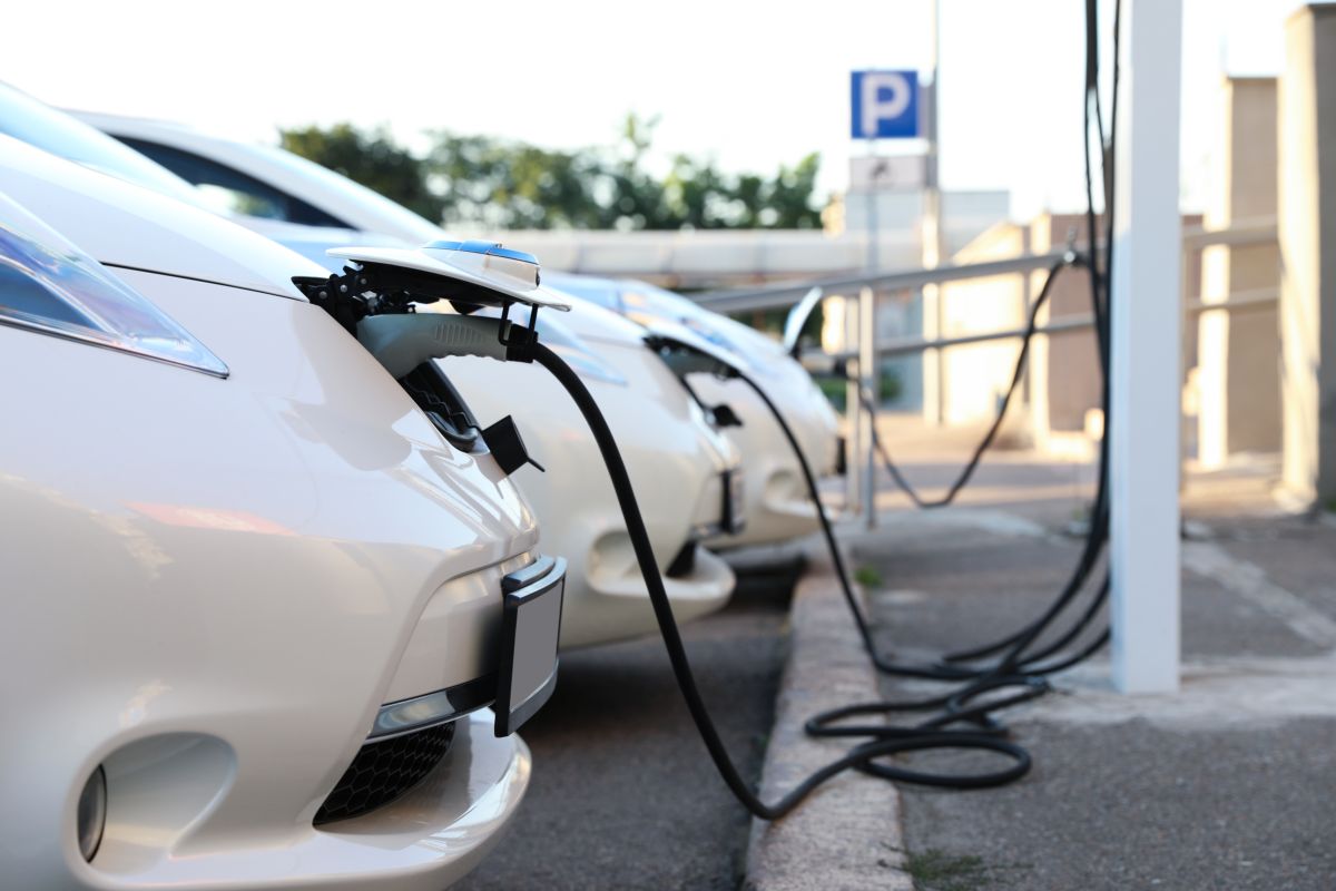 Auto elettrica in ricarica