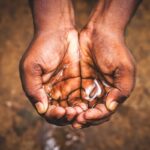 mani, acqua potabile