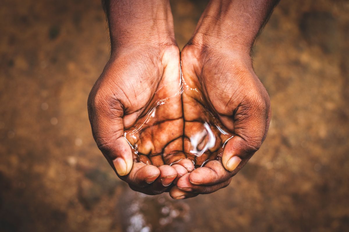 mani, acqua potabile