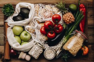 busta della spesa con alimenti