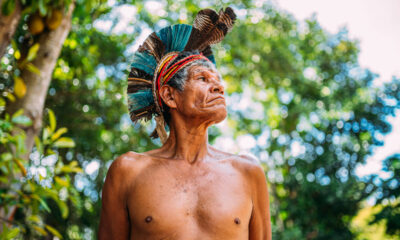 uomo di una tribù indigena