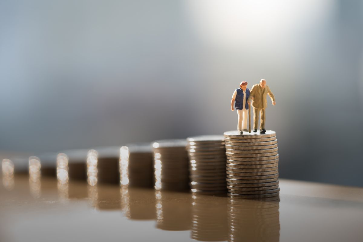 La sospensione dell’aumento dell’età pensionabile, se approvata, riguarderà tutti quei lavoratori che matureranno i requisiti