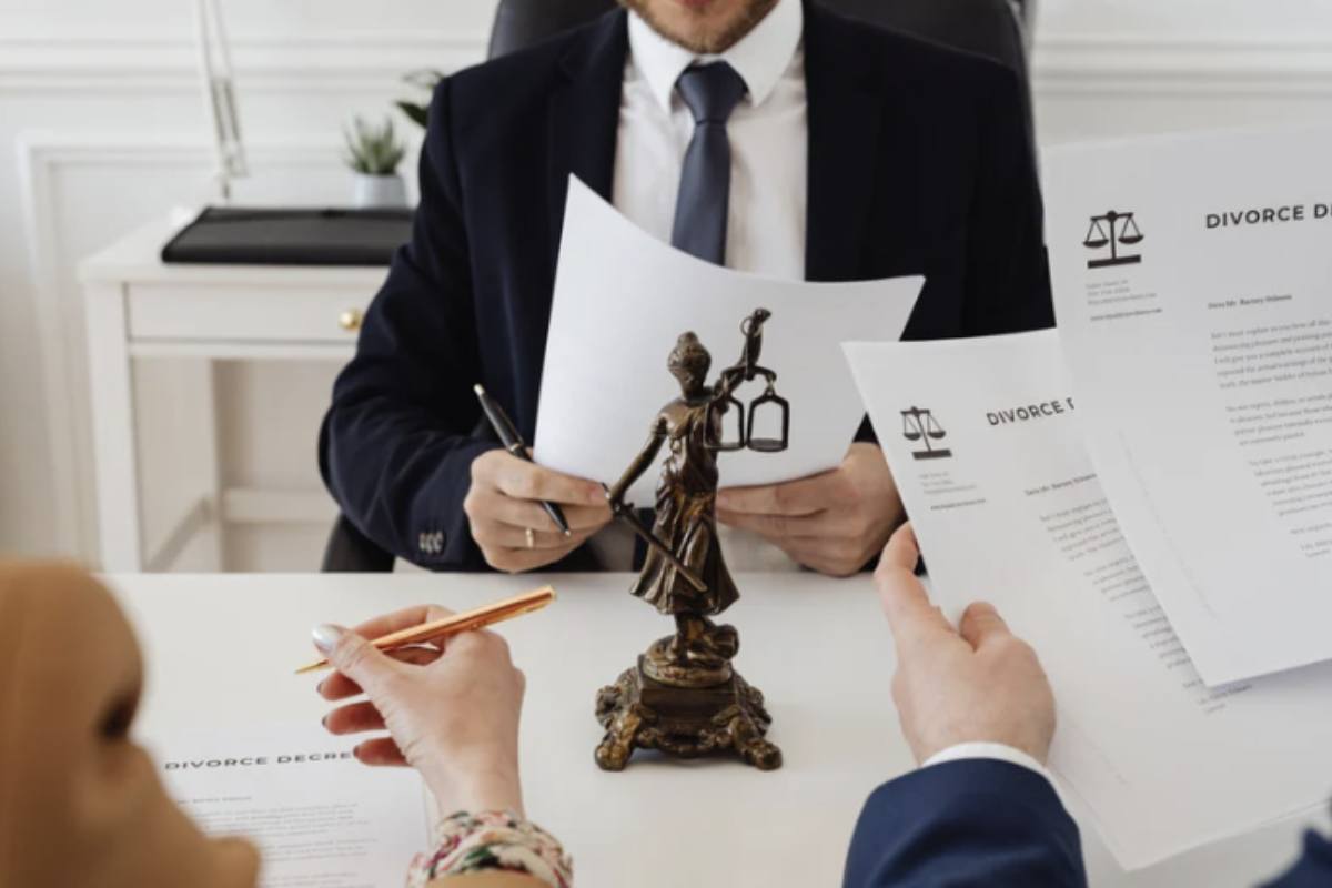 La decisione della Cassazione si inserisce in un contesto normativo più ampio, in cui si cerca di bilanciare i diritti dei coniugi
