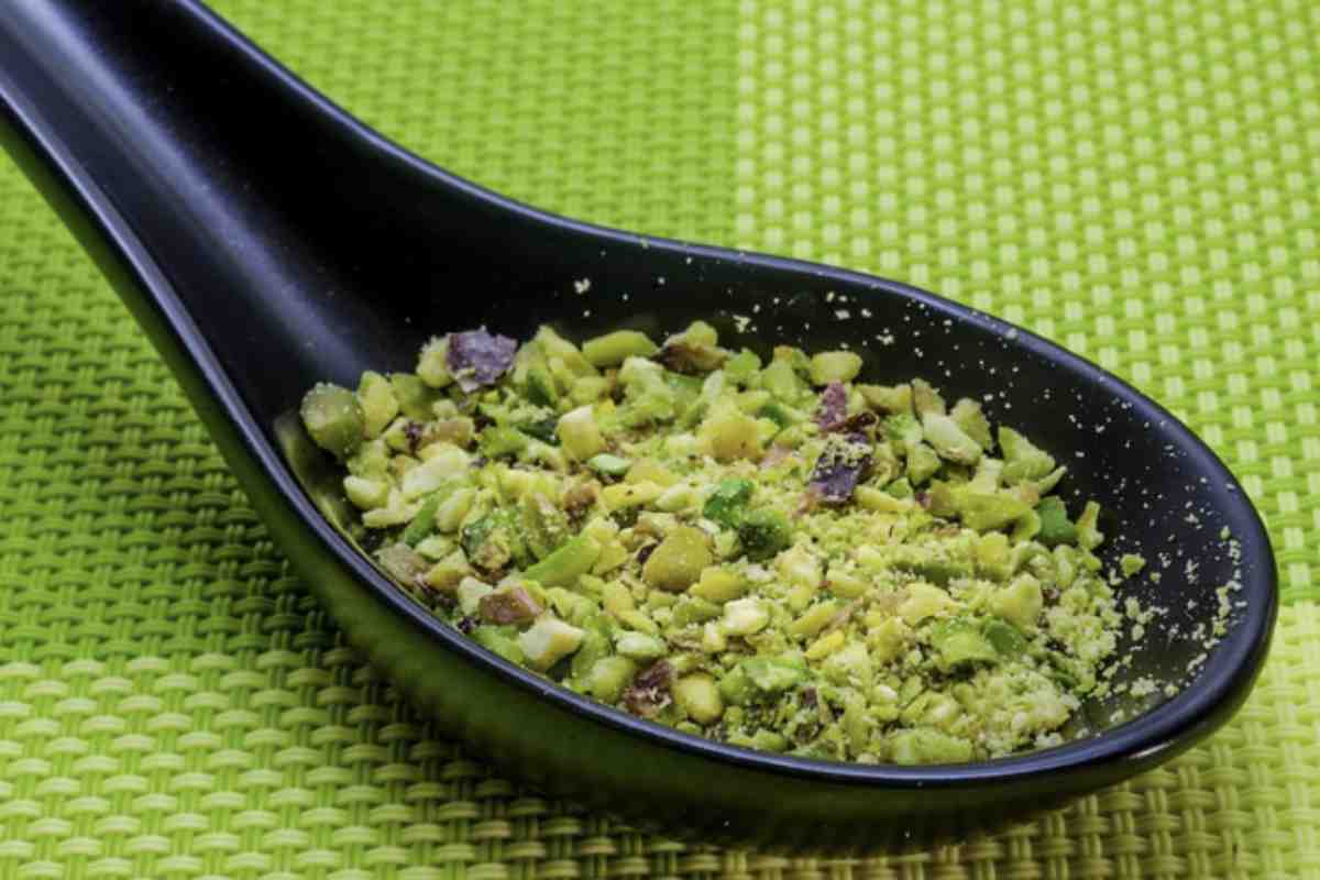 La granella di pistacchio è un prodotto molto apprezzato in cucina, utilizzato in molte ricette dolci e salate.