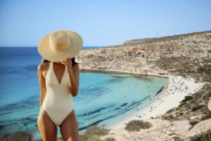 Nel cuore della Sicilia, tra i monti delle Madonie e le acque cristalline del Mar Tirreno, si trova un borgo che sembra essersi fermato nel tempo.