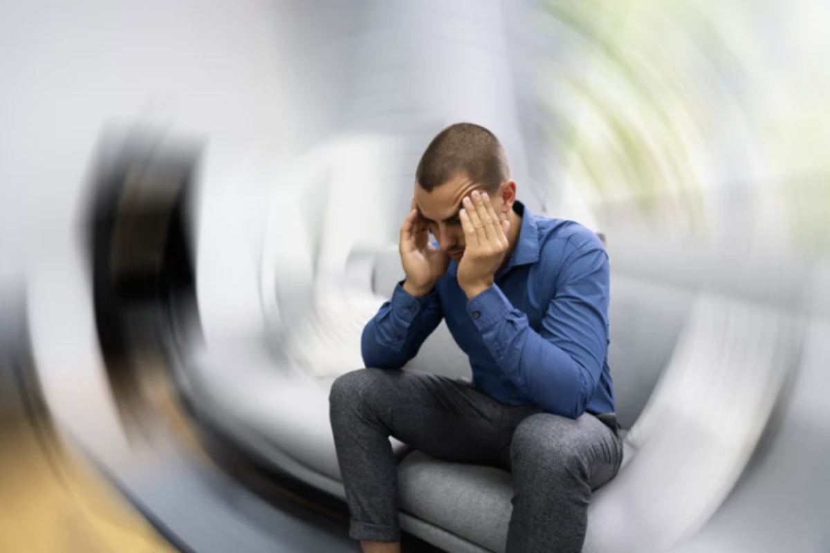 L’uso di droghe come cocaina e anfetamine rappresenta un ulteriore rischio. Queste sostanze possono aumentare la pressione arteriosa e danneggiare