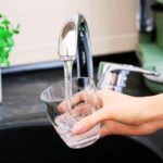 Acqua del rubinetto, fa bene davvero? La risposta definitiva