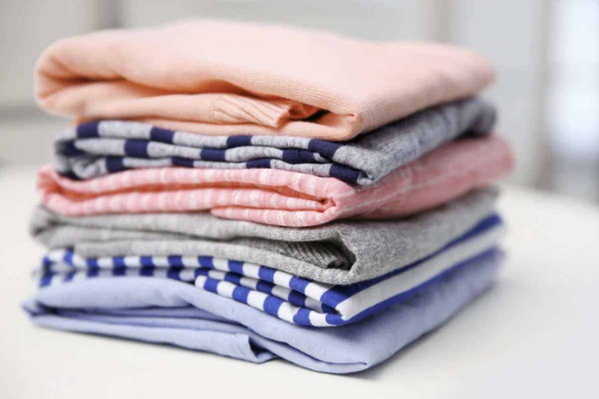 L’uso il sale nel lavaggio si inserisce perfettamente nelle tendenze attuali di sostenibilità domestica. Riducendo la necessità di detergenti