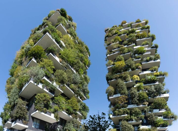 Bosco Verticale. Vista mozzafiato sul moderno e sostenibile grattacielo con alberi su ogni balcone.