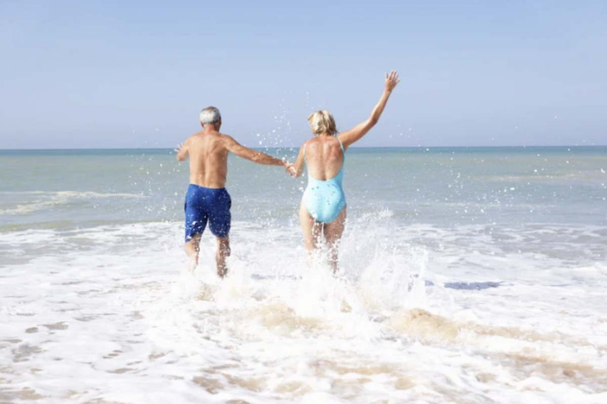 Anche il settore aereo ha avviato iniziative per attrarre la clientela over 60. Diverse compagnie aeree, sia nazionali che internazionali