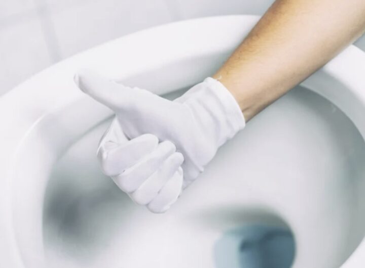 Adottare questo trucco casalingo permette di ridurre la spesa destinata all’acquisto di detergenti specifici per il bagno