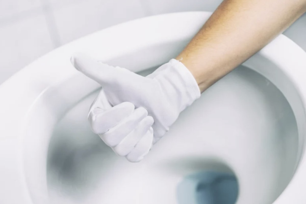 Adottare questo trucco casalingo permette di ridurre la spesa destinata all’acquisto di detergenti specifici per il bagno