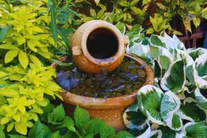 Fontana da giardino ecochic: come creare un’oasi di relax con materiali riciclati