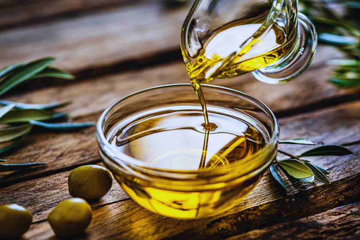 Olio extravergine della Lidl, costa pochissimo ma è di gran qualità