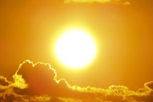 sole, un buco enorme sulla sua superficie minaccia la terra