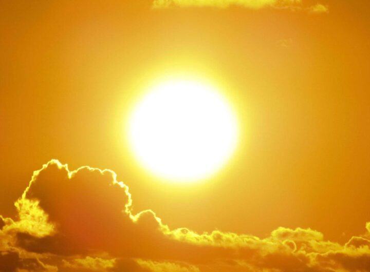 sole, un buco enorme sulla sua superficie minaccia la terra