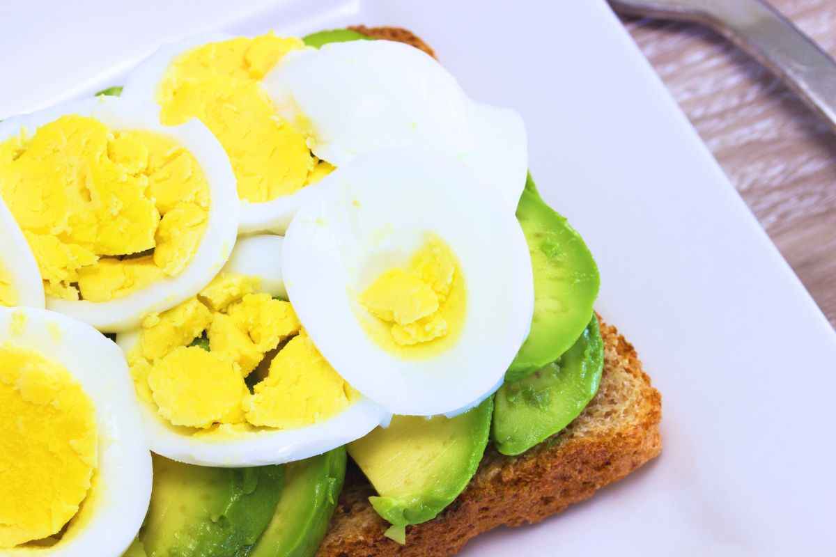 come fare gli huevos rellenos