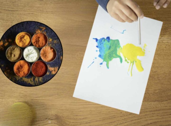 Dipingere con le spezie si conferma come un’attività creativa originale e sostenibile, ideale tanto per i bambini quanto per gli adulti.