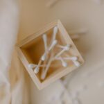 Riciclo creativo; come riutilizzare le bottiglie con un cotton fiocc