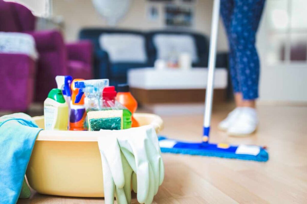 Come eliminare la sabbia dal pavimento?