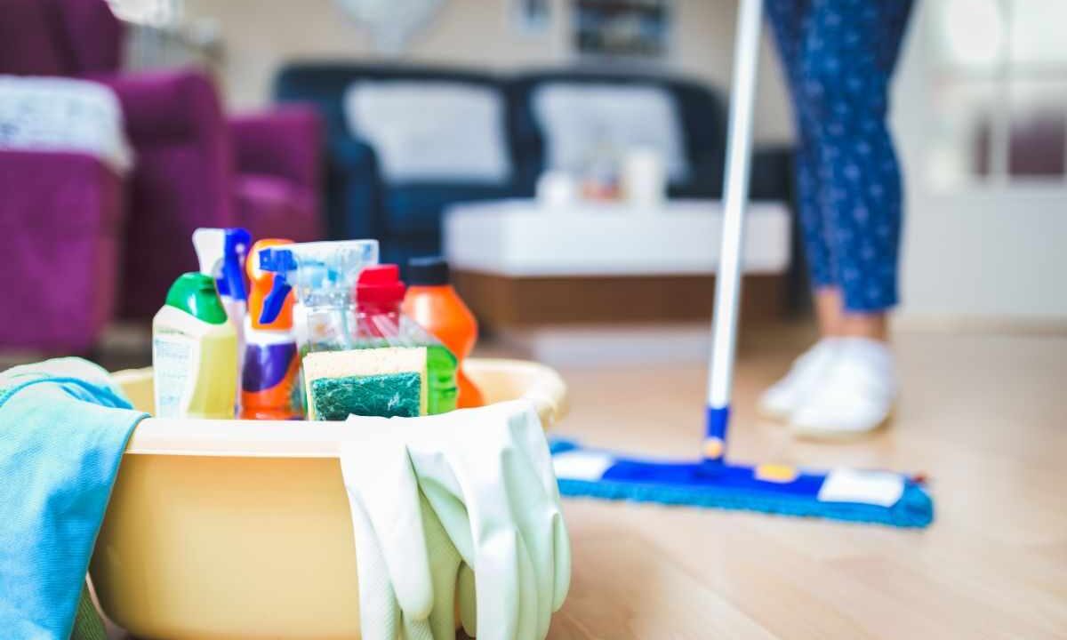 Come eliminare la sabbia dal pavimento?