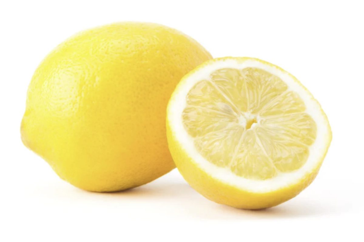 Il limone è indicato anche per rimuovere il calcare da lavandini