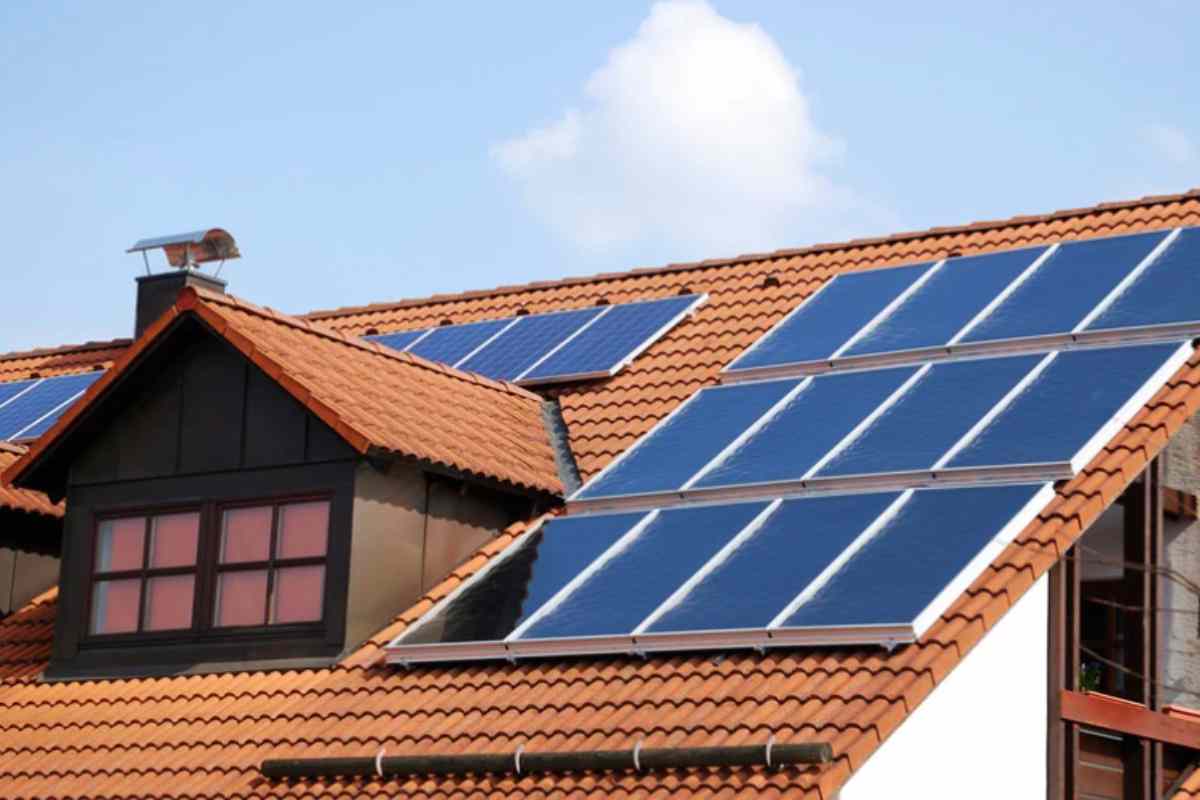 Rivoluzione Solare: La Cina Sblocca l'Efficienza delle Celle Fotovoltaiche con una Nuova Tecnologia