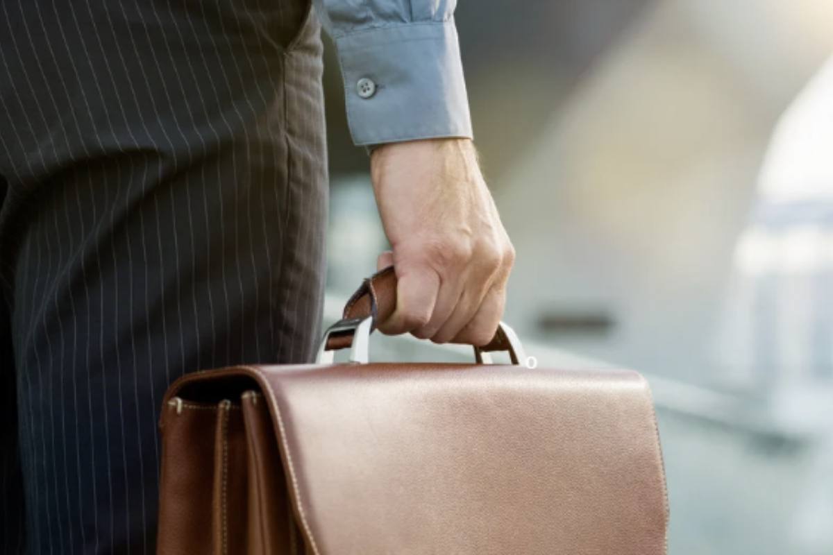 L’investitore immobiliare può ottenere profitti significativi attraverso l’acquisto, la ristrutturazione e la rivendita o l’affitto di immobili.