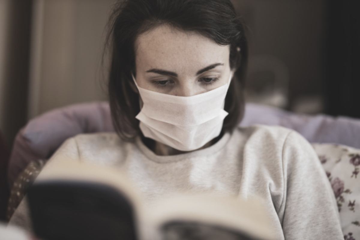 Il ricambio d’aria è una misura semplice ma efficace per abbattere la concentrazione di virus e batteri sospesi nell’aria.