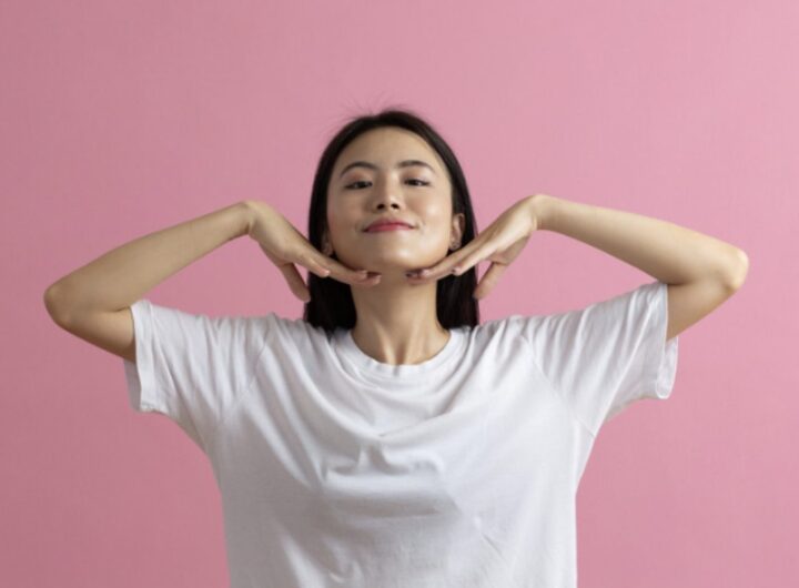 La disciplina, sempre più diffusa anche in Italia, si basa su esercizi mirati a stimolare i muscoli del viso, che spesso rimangono inattivi o poco allenati nel corso della giornata.