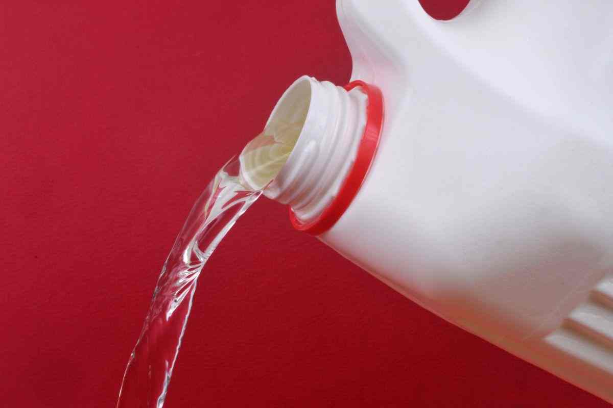 Le sostanze chimiche contenute in candeggina e ammoniaca sono caratterizzate da elevata volatilità, il che significa che evaporano rapidamente