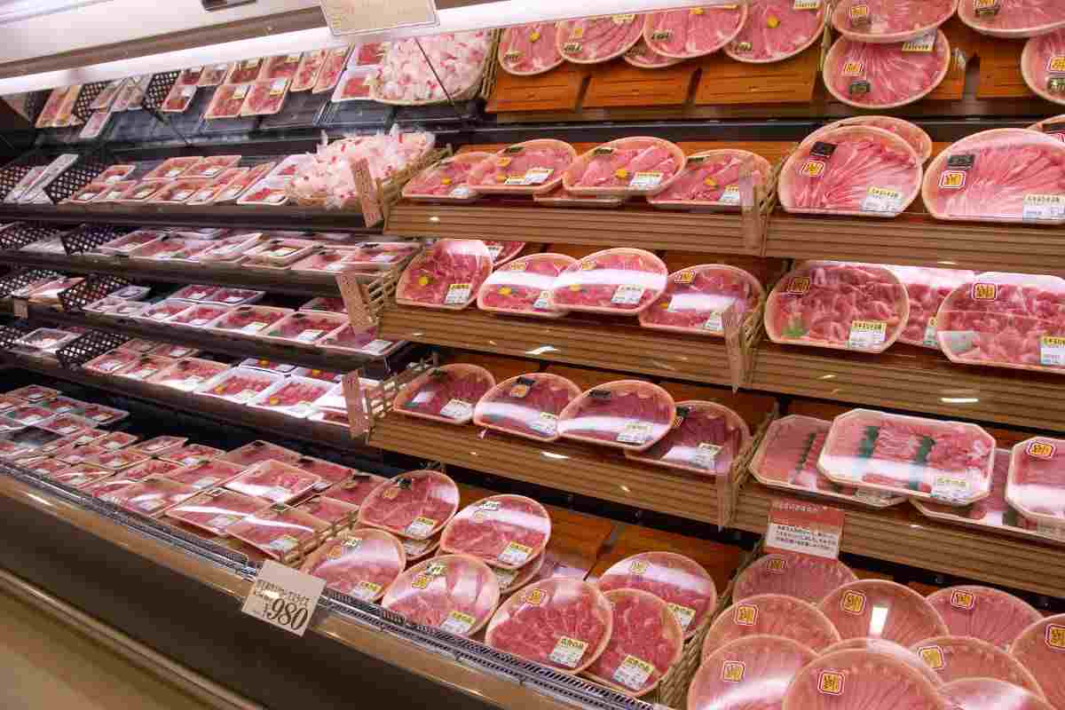 carne supermercato, i trucchi per sapere se è fresca