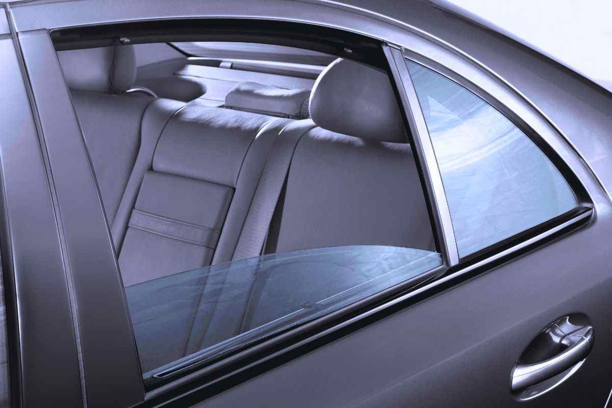 multa se si lascia la macchina con i finestrini abbassati