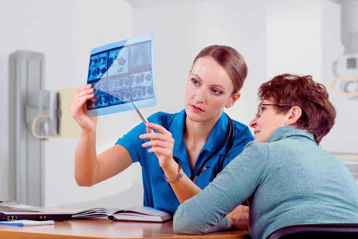 medico con paziente