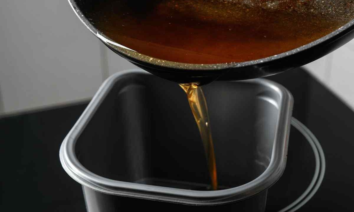 olio usato, stai sbagliando tutto: ecco come smaltirlo nel modo giustp