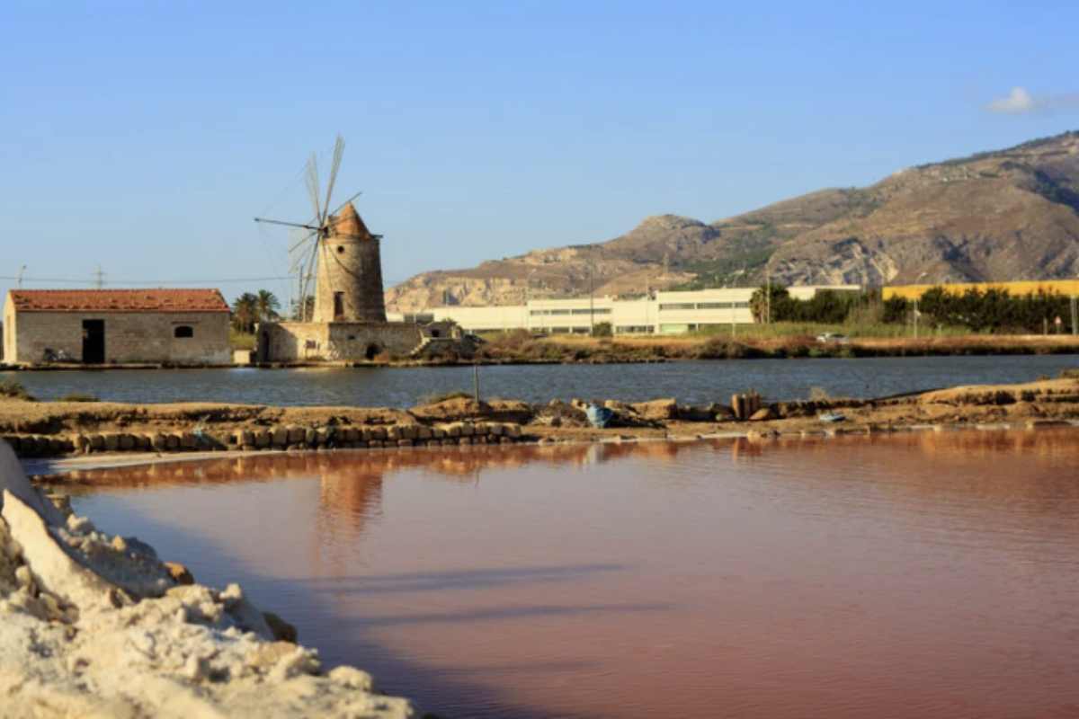 L’Europa, e in particolare il bacino del Mediterraneo, ospita alcuni laghi salati di grande interesse paesaggistico e naturalistico