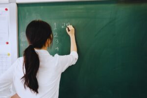 insegnanti: quanto guadagnano davvero