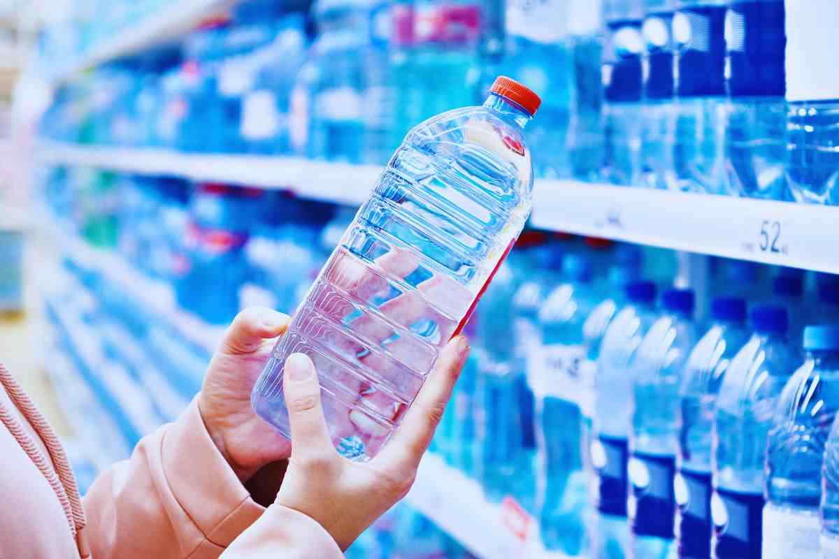 pericolo nelle acque in bottiglia