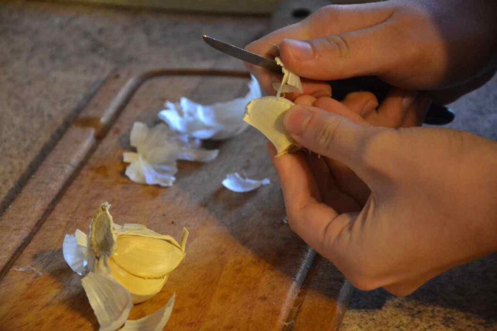bucce d'aglio: ecco come usarle