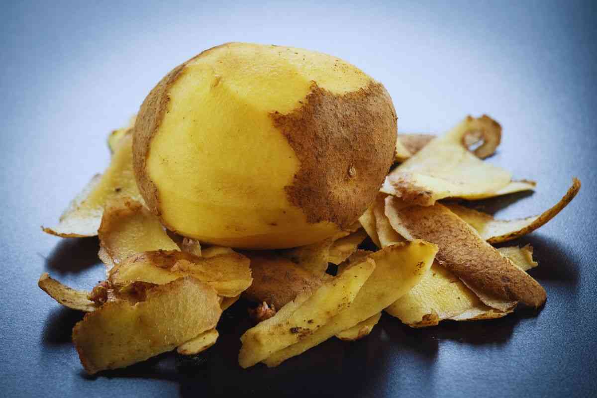 la maschera a base di bucce di patate